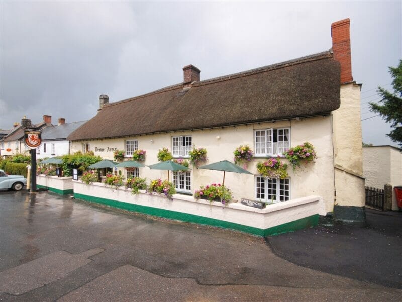 Let A Pub In Devon Run The Drewe Arms Drewsteighton