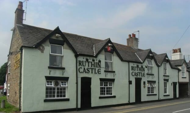 the Ruthin Castle (mold)