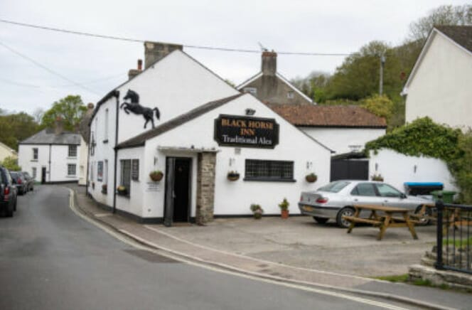 BLACK HORSE BRAUNTON