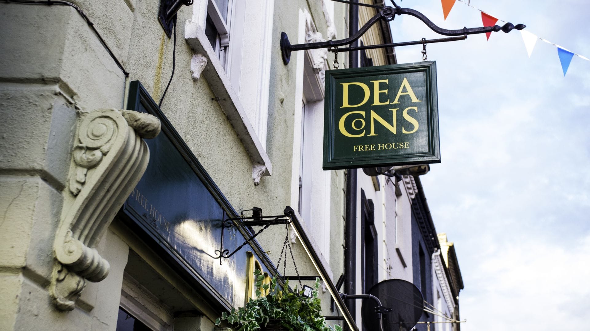 Local Pubs In Salisbury - Deacons