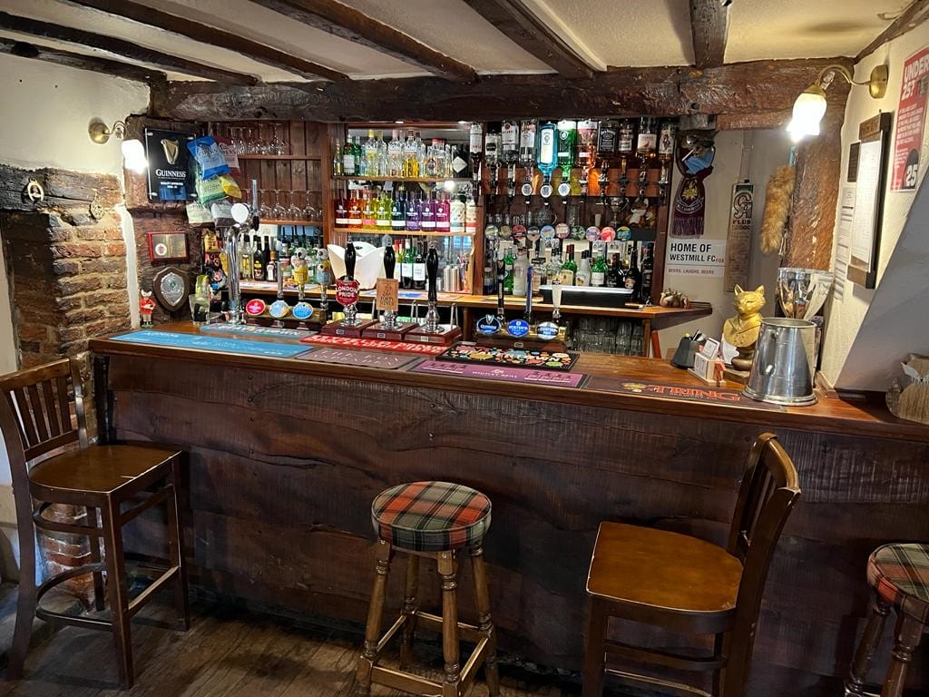 Run A Pub In Aspenden – The Fox Is Available !