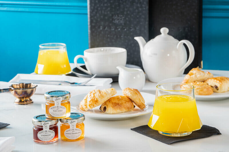 Overnight Stays In Wiltshire - Complimentary Breakfast At Caboose !