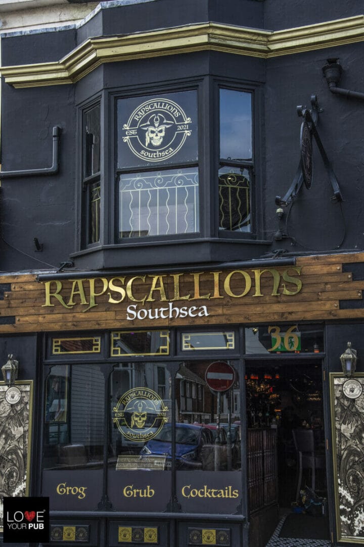 Best Bars In Southsea - Drink And Dine At Rapscallions !