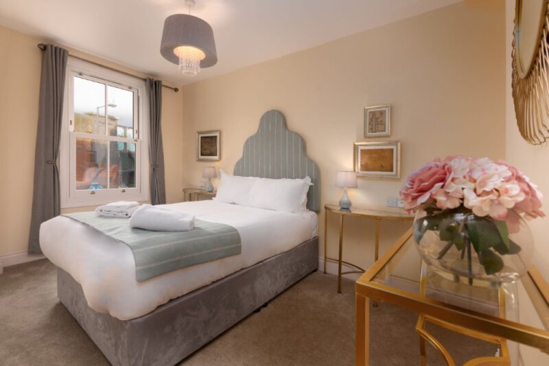 Staycations In Wiltshire - Book A Room At Caboose Salisbury !