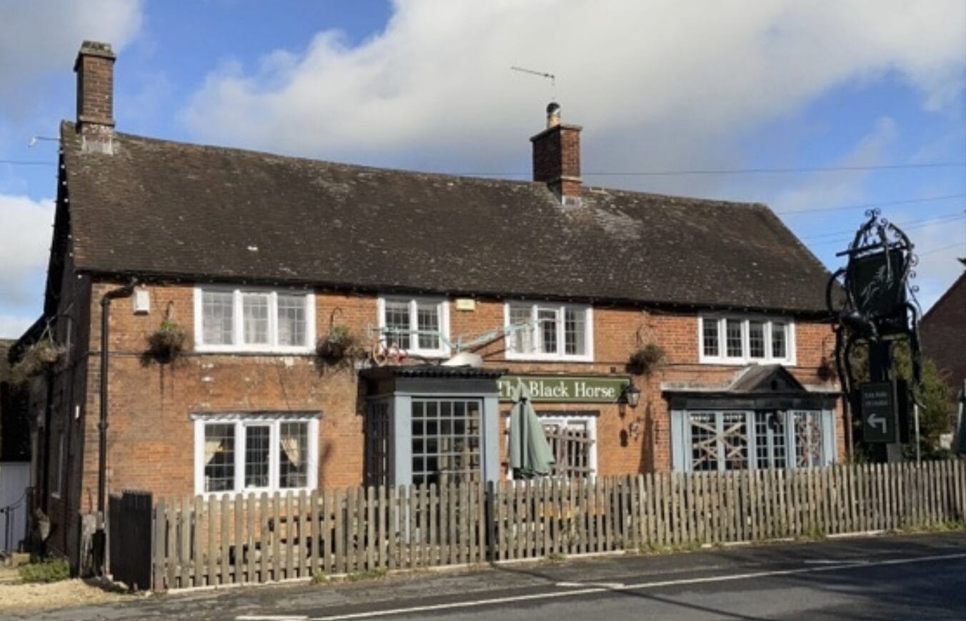 Let A Pub In Wiltshire – Run The Black Horse !