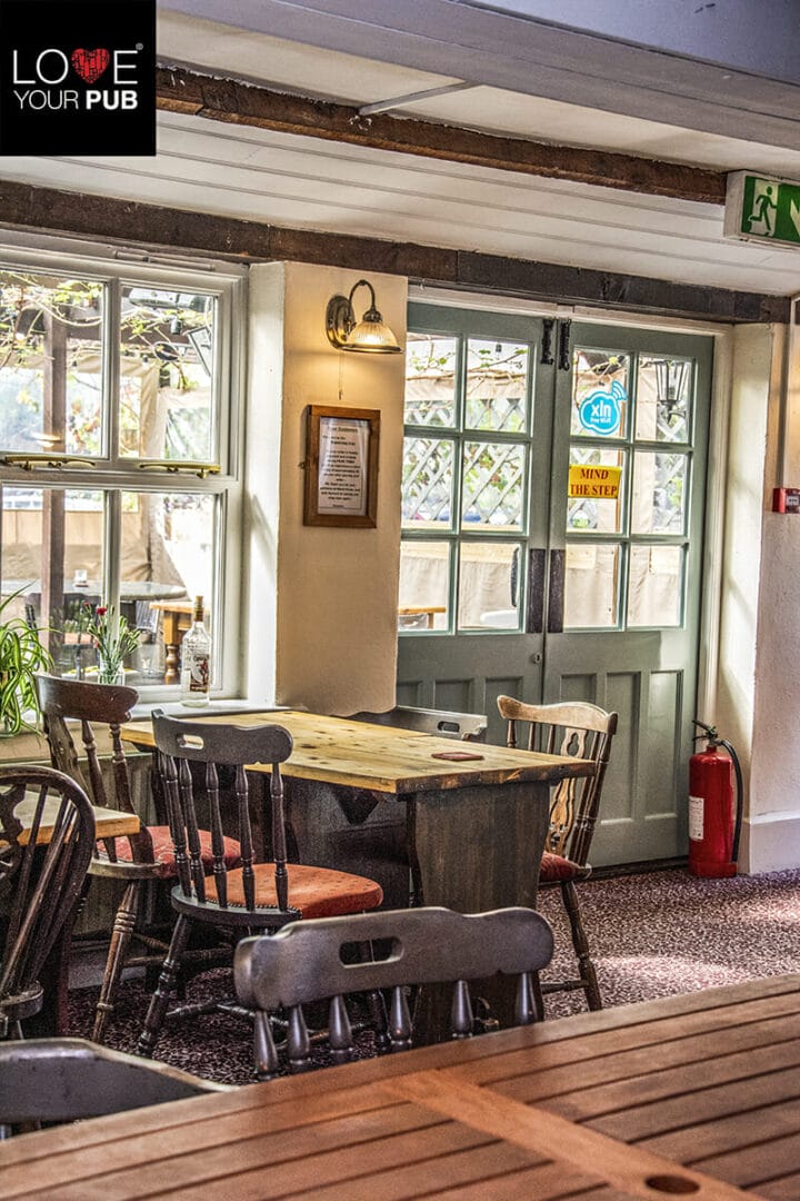 Winchester Pubs With Quiz Nights - Test Your Knowledge At The Brambridge Arms !