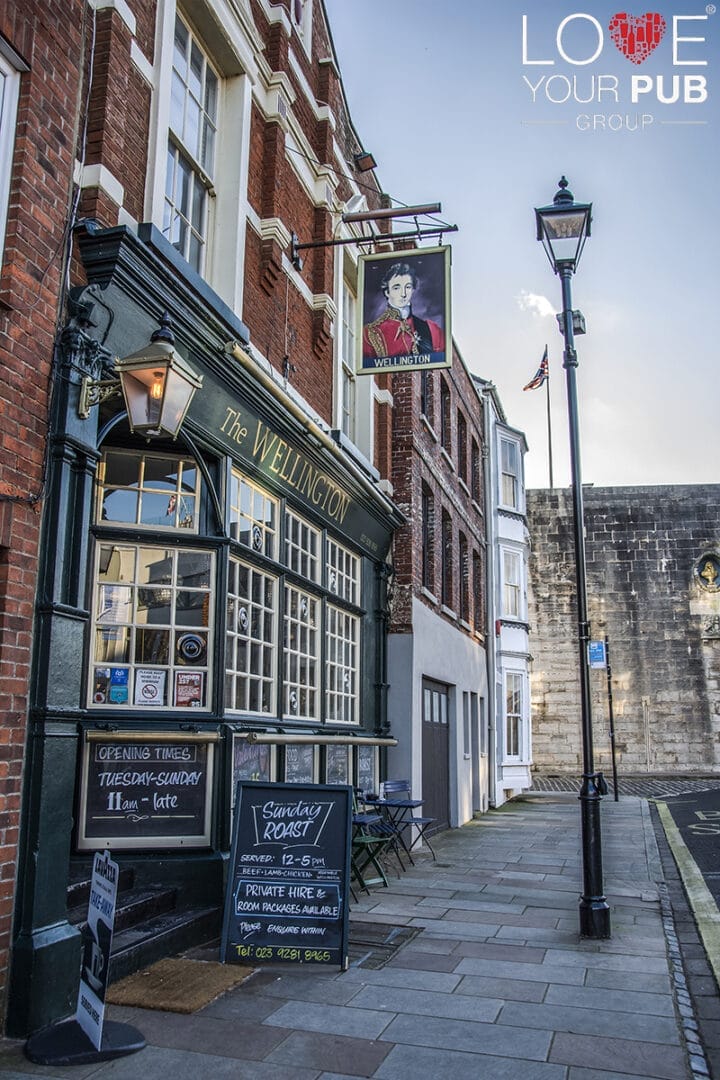 Pubs With Food In Old Portsmouth - Quiz & Curry Night At The Wellington !