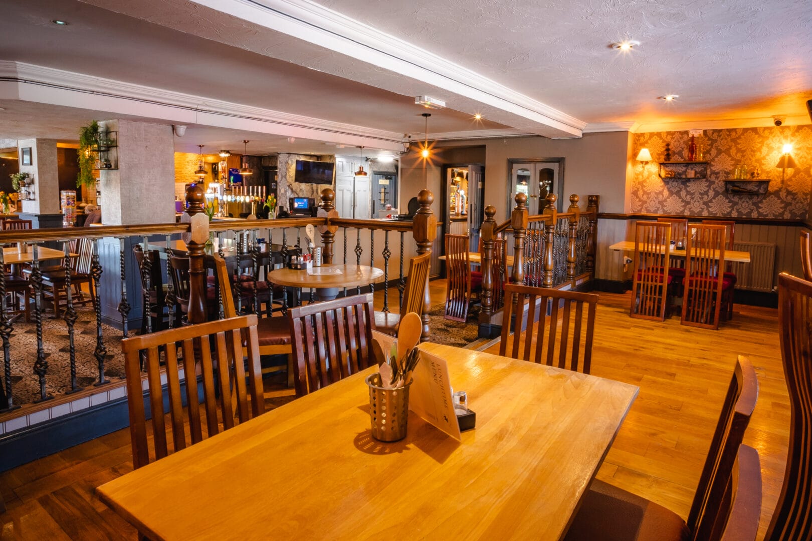 Best Pubs For Live Entertainment In Curbridge - Enjoy At The Horse & Jockey !