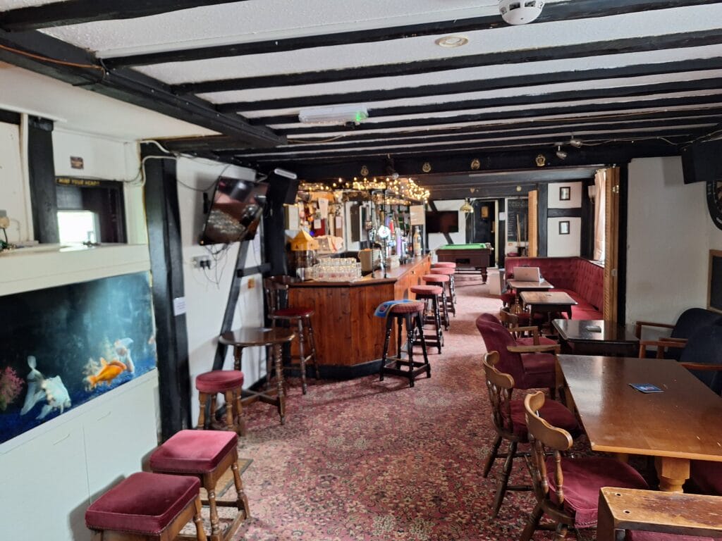 Pub Tenancy In Deal – Run The Three Horseshoes !