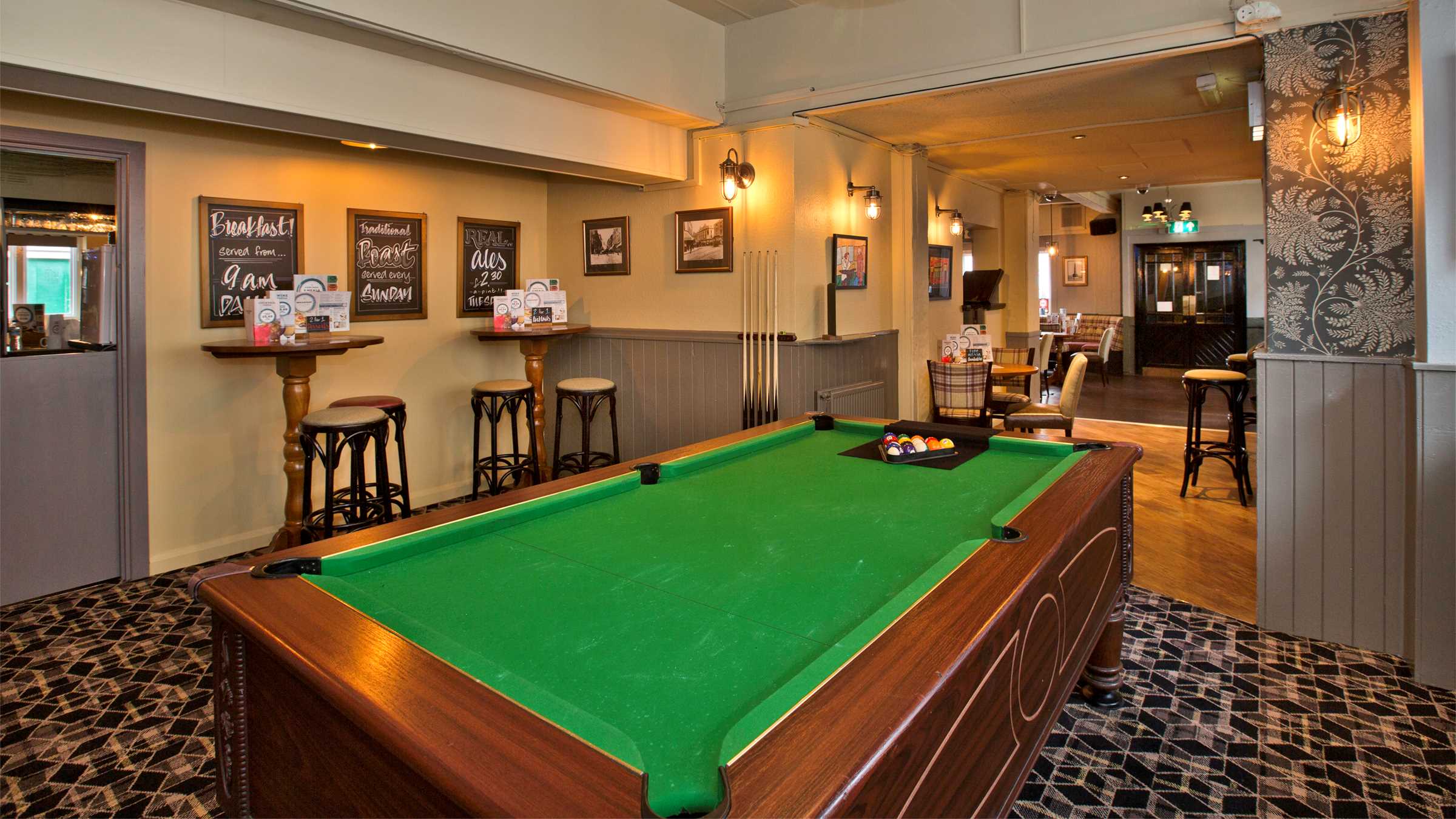 NoahsBar2